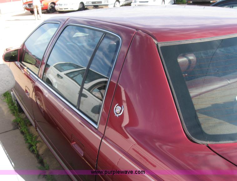 image for item 2210 1998 Cadillac Deville