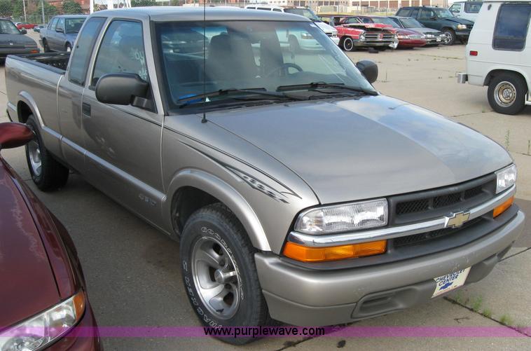 image for item 2219 2000 Chevrolet S10