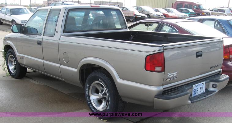 image for item 2219 2000 Chevrolet S10