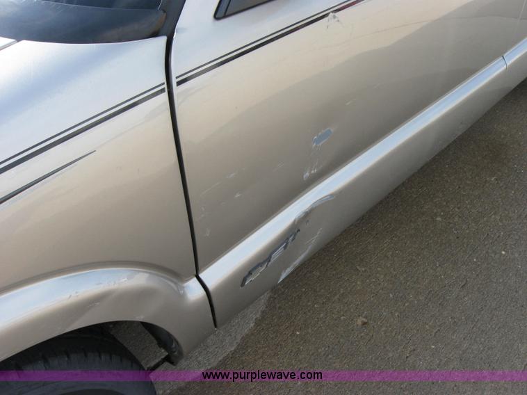 image for item 2219 2000 Chevrolet S10