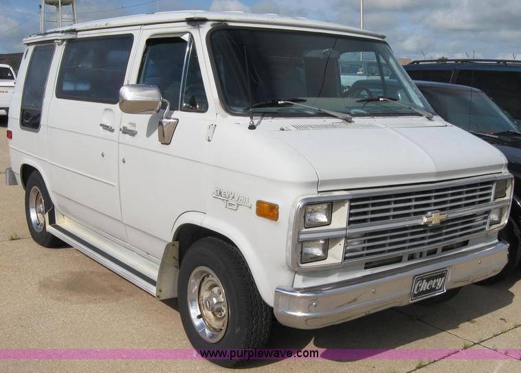 image for item 2220 1983 Chevrolet G10 van