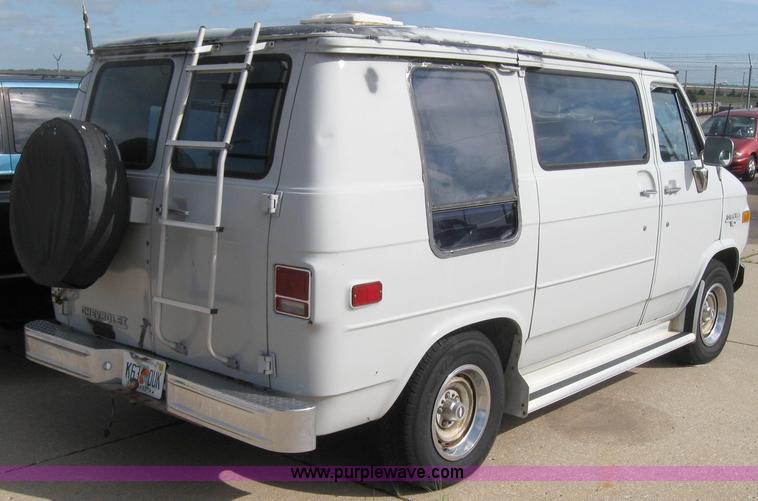 image for item 2220 1983 Chevrolet G10 van