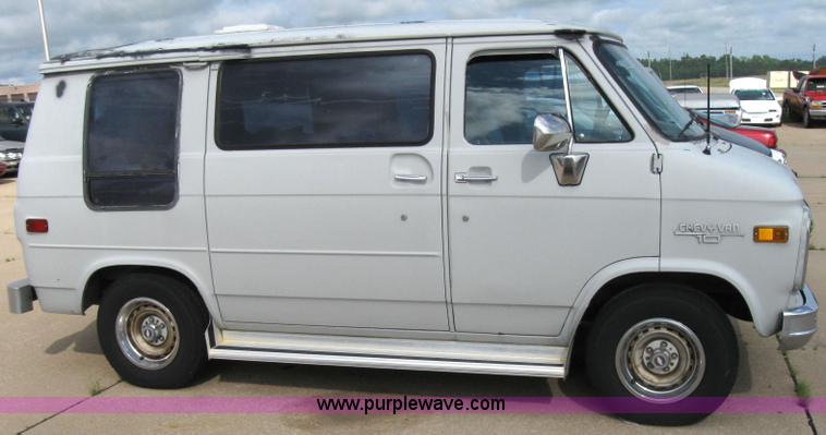 image for item 2220 1983 Chevrolet G10 van
