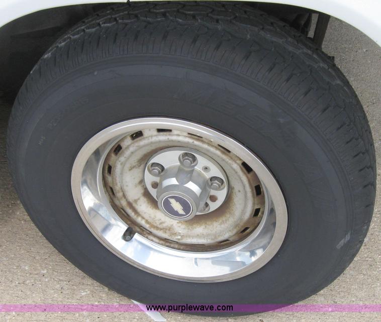 image for item 2220 1983 Chevrolet G10 van