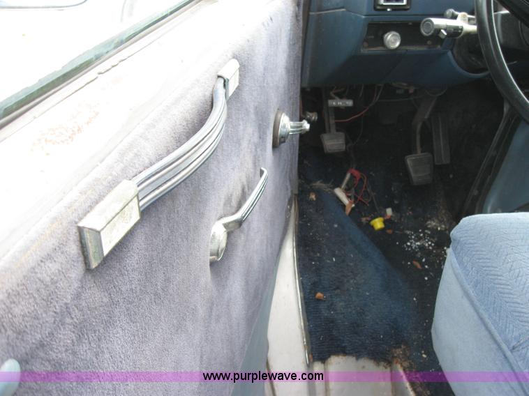image for item 2220 1983 Chevrolet G10 van