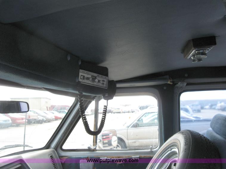 image for item 2220 1983 Chevrolet G10 van