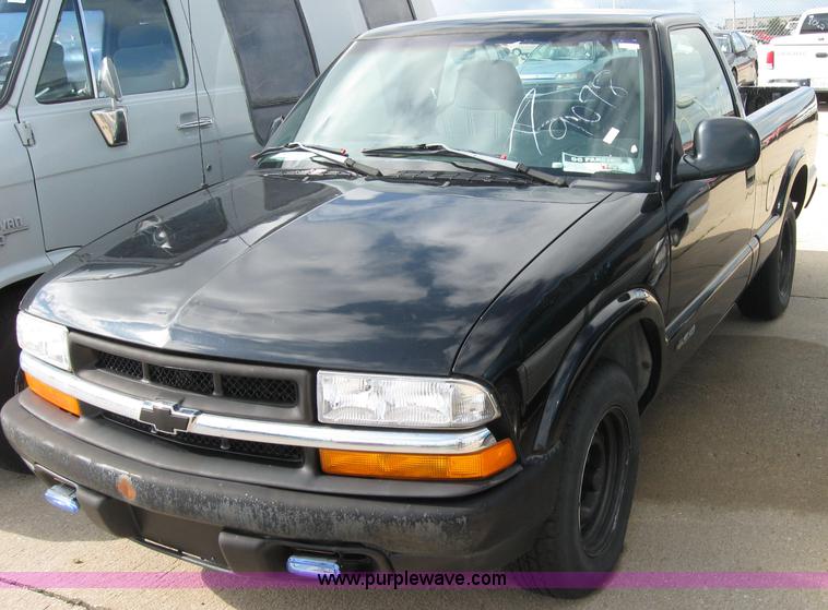 image for item 2221 1998 Chevrolet S10