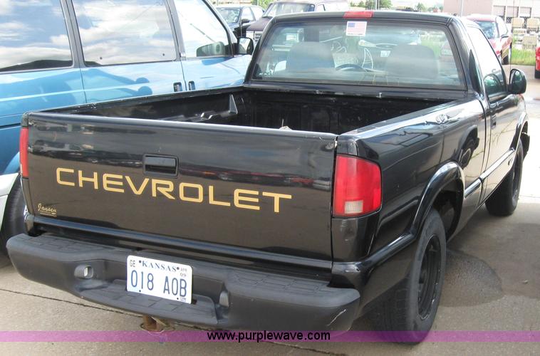 image for item 2221 1998 Chevrolet S10