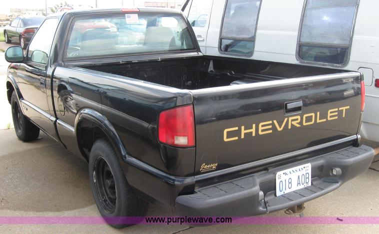 image for item 2221 1998 Chevrolet S10