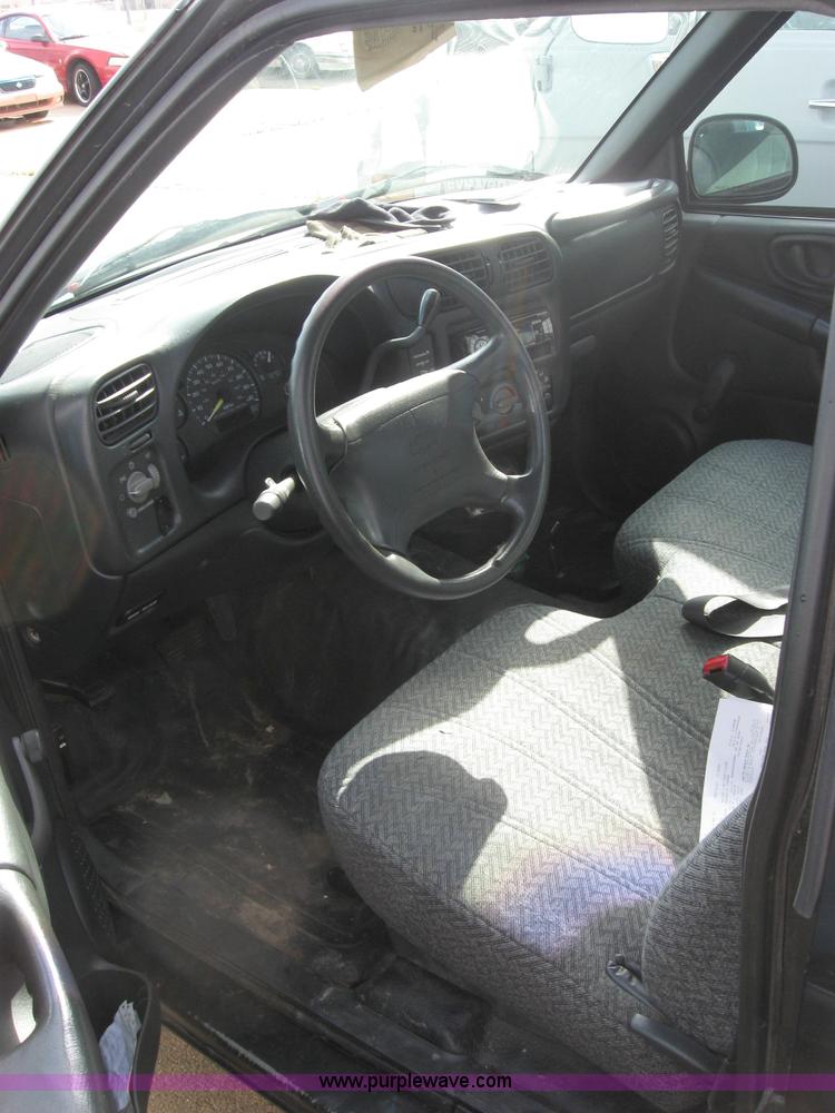 image for item 2221 1998 Chevrolet S10