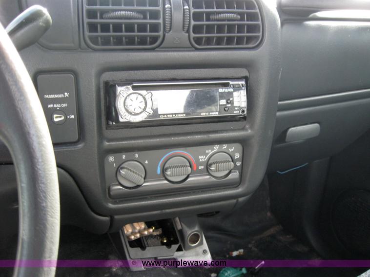 image for item 2221 1998 Chevrolet S10