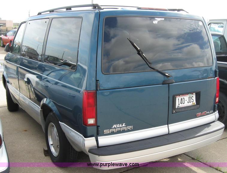 image for item 2222 1996 GMC Safari