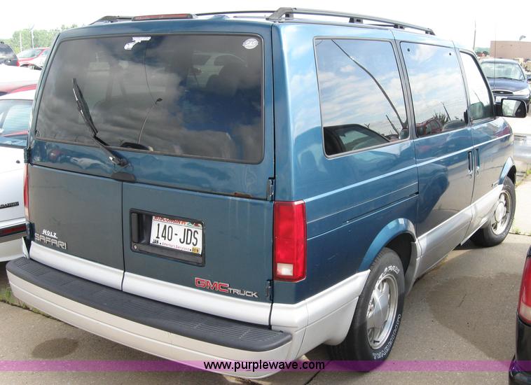 image for item 2222 1996 GMC Safari