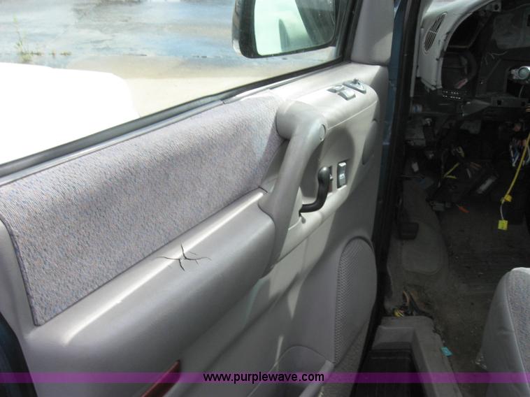 image for item 2222 1996 GMC Safari