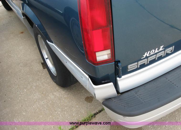 image for item 2222 1996 GMC Safari