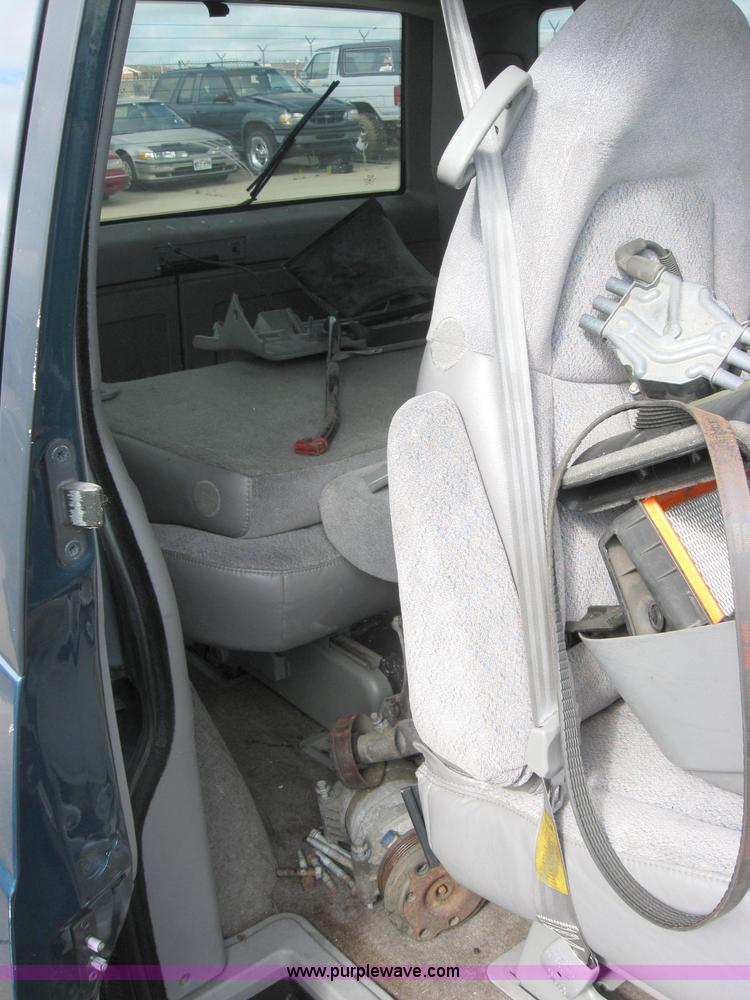 image for item 2222 1996 GMC Safari