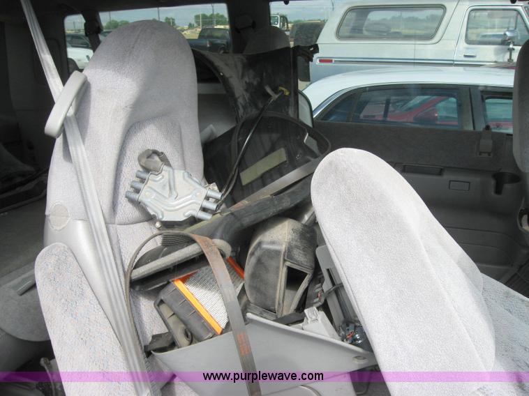 image for item 2222 1996 GMC Safari