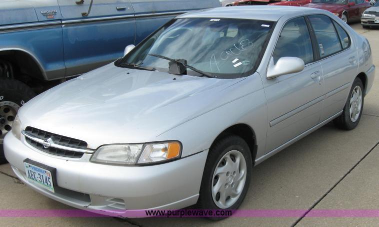 image for item 2225 1999 Nissan Altima