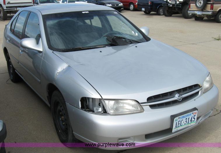 image for item 2225 1999 Nissan Altima
