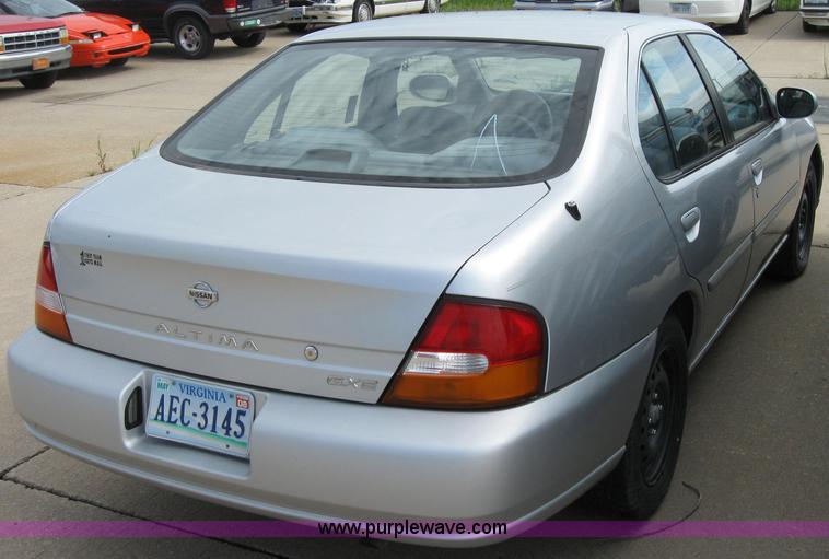 image for item 2225 1999 Nissan Altima