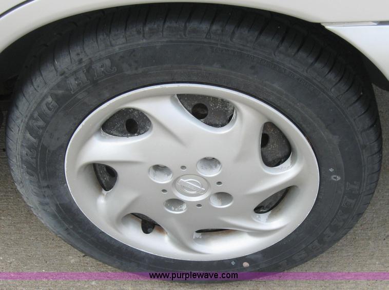 image for item 2225 1999 Nissan Altima