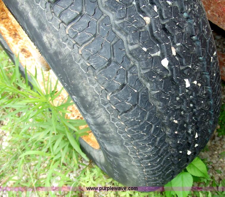 image for item 7037 1991 Texas Bragg 19'9" trailer