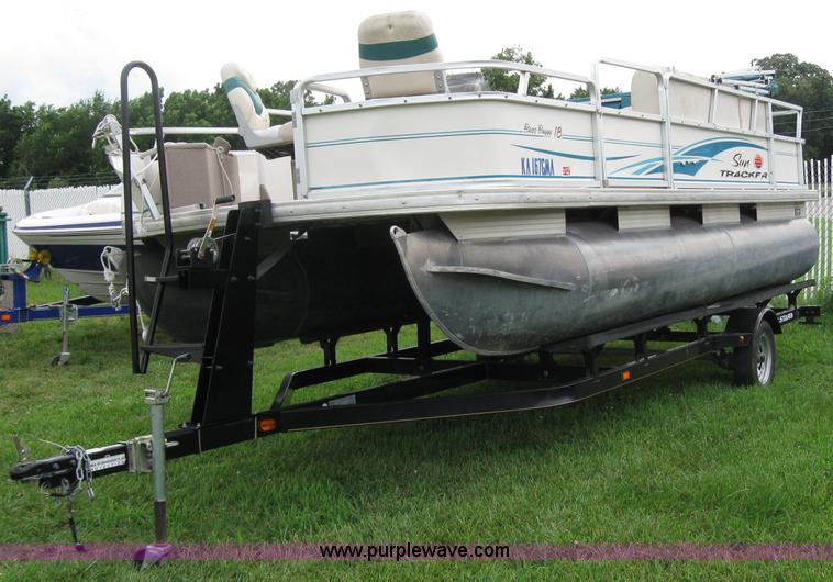 image for item 7049 Sun Tracker 18' bass buggy pontoon boat with trailer