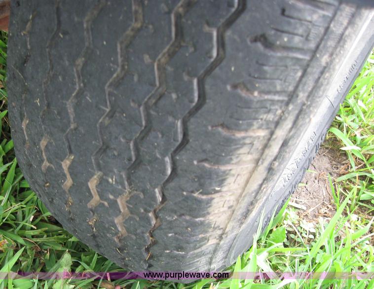 image for item 7049 Sun Tracker 18' bass buggy pontoon boat with trailer