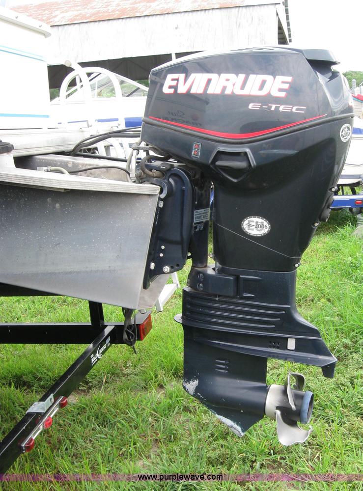 image for item 7049 Sun Tracker 18' bass buggy pontoon boat with trailer