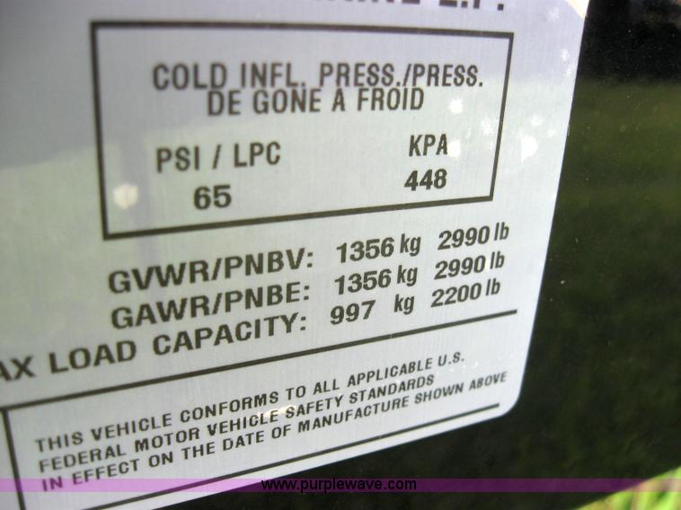 image for item 7049 Sun Tracker 18' bass buggy pontoon boat with trailer