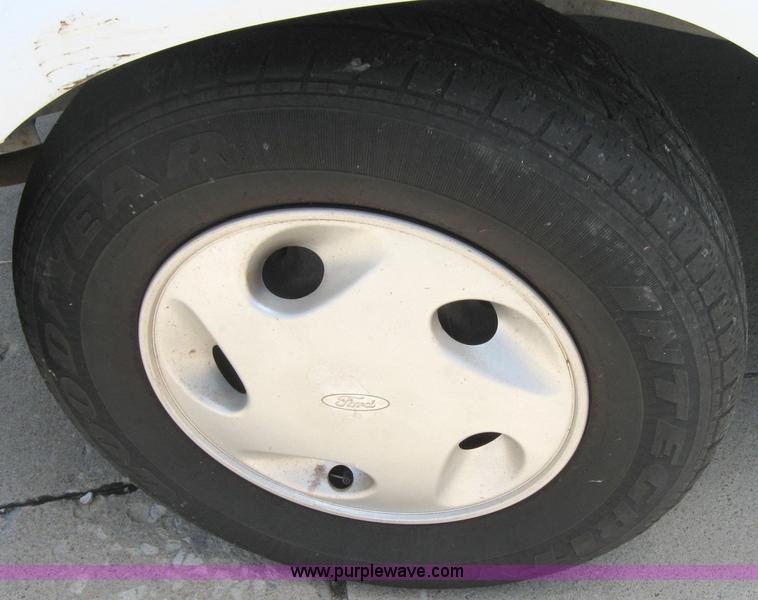 image for item 7062 1994 Ford Aerostar