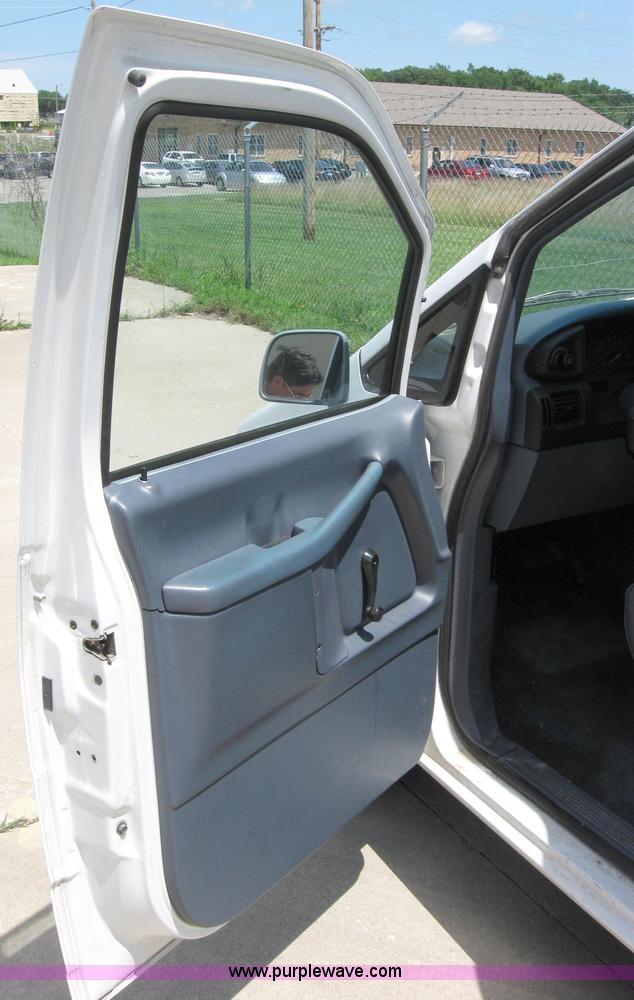 image for item 7062 1994 Ford Aerostar