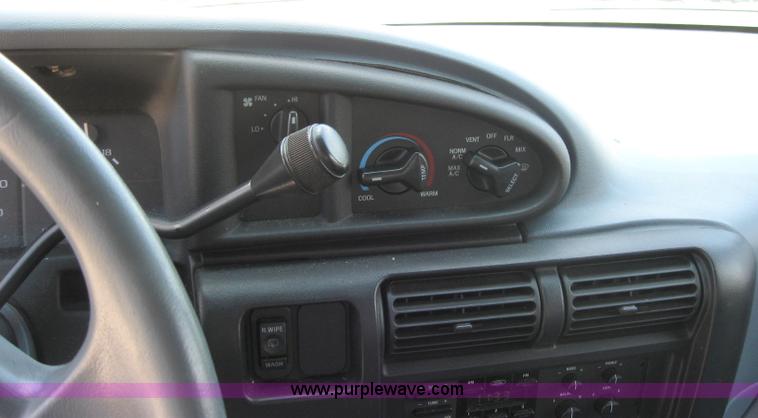 image for item 7062 1994 Ford Aerostar