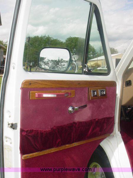 image for item 1000 1992 GMC Vandura G2500