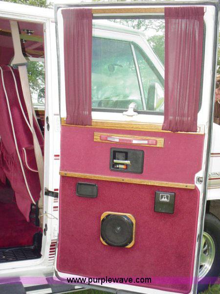 image for item 1000 1992 GMC Vandura G2500