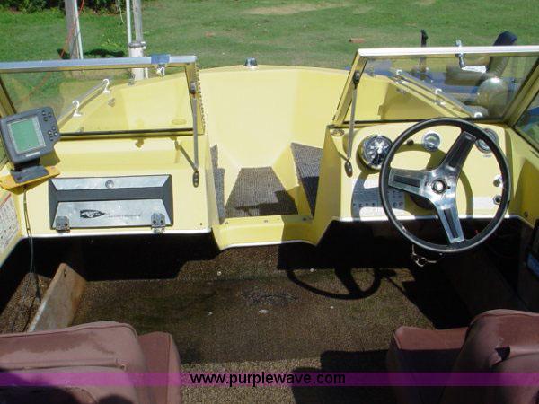 image for item 1001 1976 Cougar 15' boat