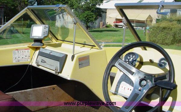 image for item 1001 1976 Cougar 15' boat