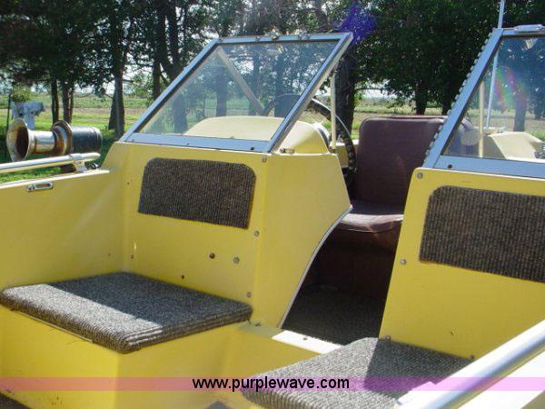 image for item 1001 1976 Cougar 15' boat