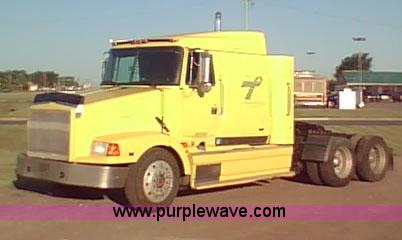 image for item 1650 1995 White Gmc Aero Wia semi truck