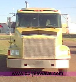 image for item 1650 1995 White Gmc Aero Wia semi truck