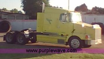 image for item 1650 1995 White Gmc Aero Wia semi truck