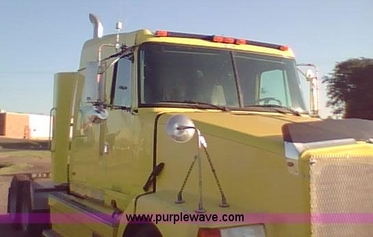 image for item 1650 1995 White Gmc Aero Wia semi truck