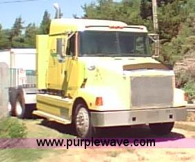 image for item 1650 1995 White Gmc Aero Wia semi truck