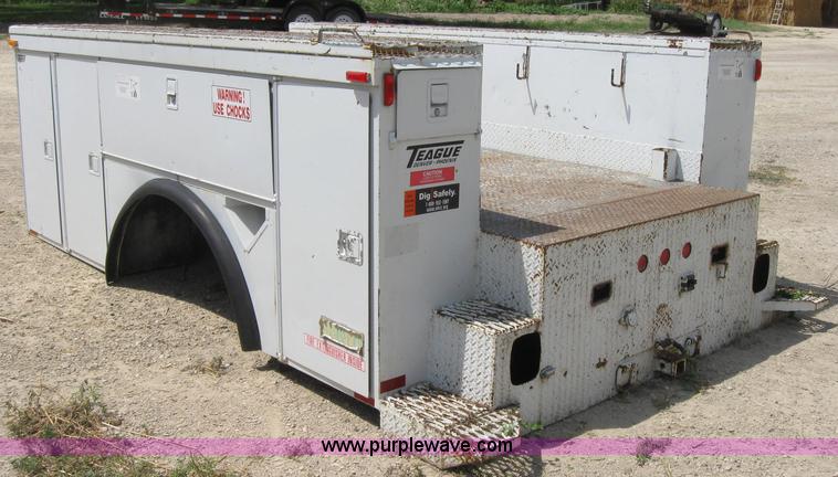 image for item 2008 Alltec service bed