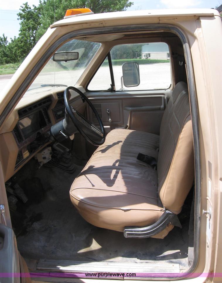 image for item 2014 1985 Ford F350 pickup truck