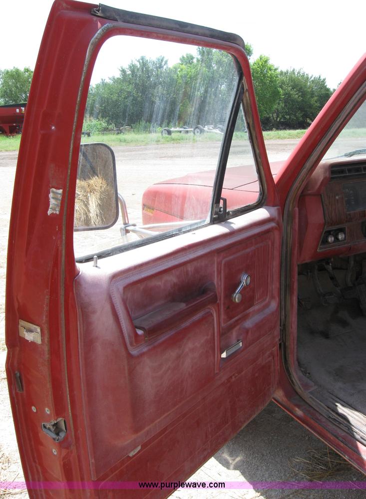 image for item 2015 1983 Ford F250 pickup truck