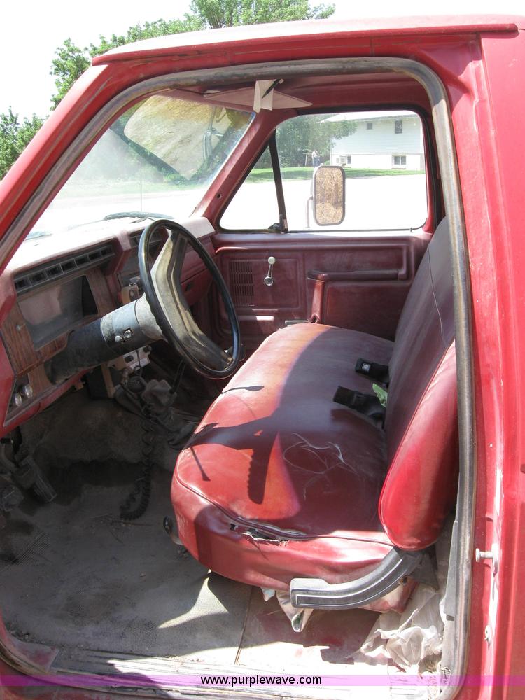 image for item 2015 1983 Ford F250 pickup truck