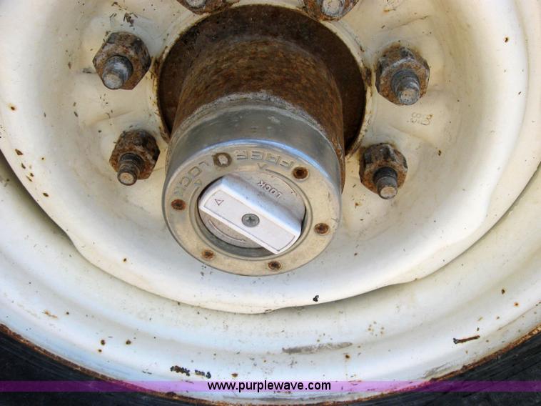 image for item 2015 1983 Ford F250 pickup truck