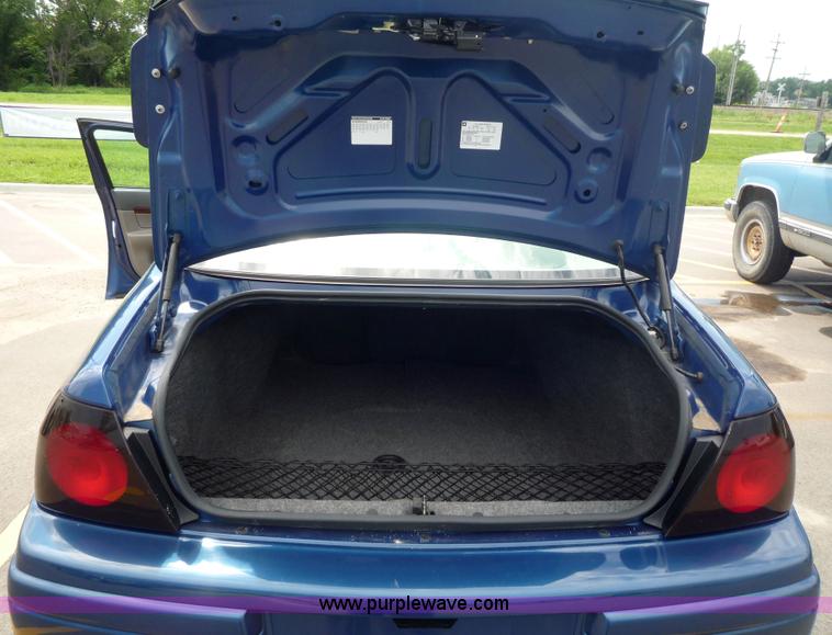 image for item 2151 2004 Chevrolet Impala LS