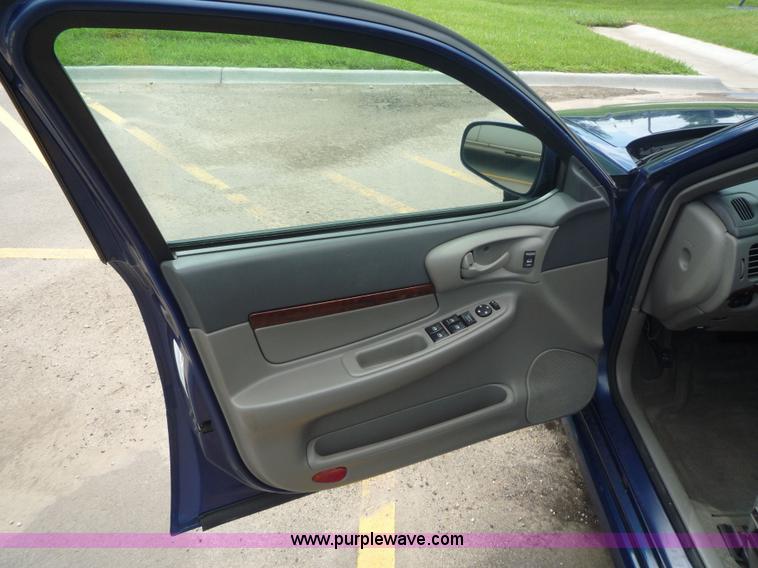 image for item 2151 2004 Chevrolet Impala LS